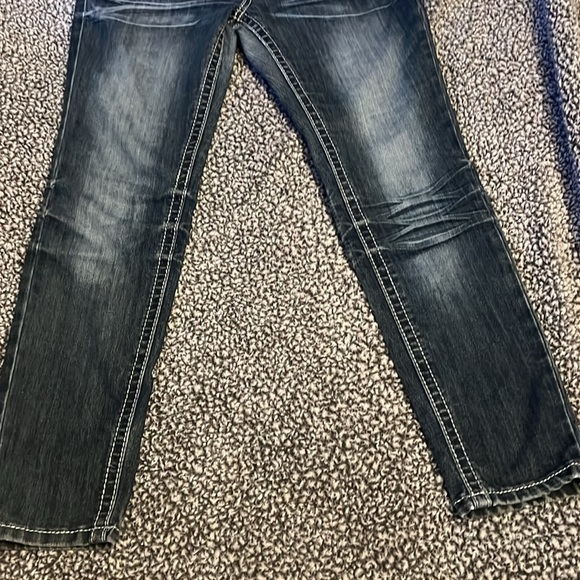 Almost Famous Low rise jeans - Picture 2 of 4